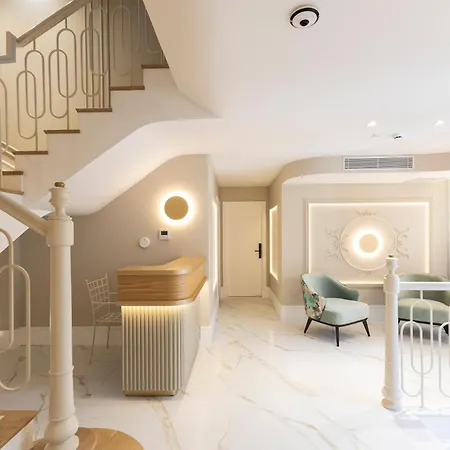 Da Golden Hotell *